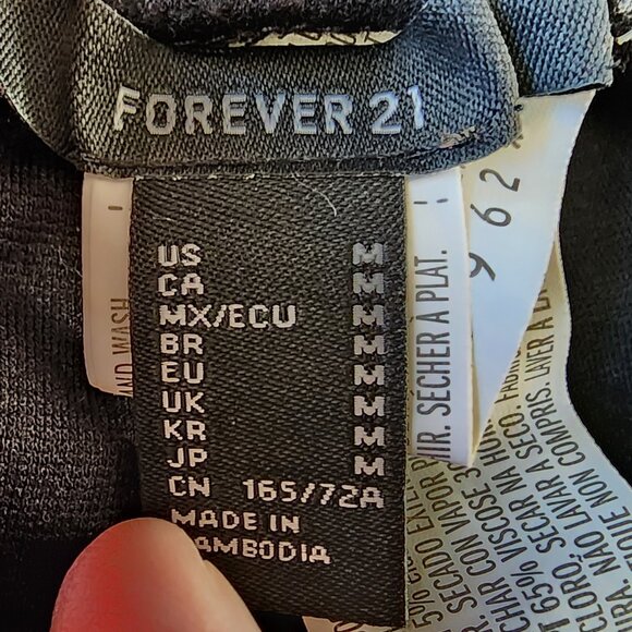 Forever 21 Black Lace-Up High Waisted Stretch Shorts Size Medium - Picture 4 of 11